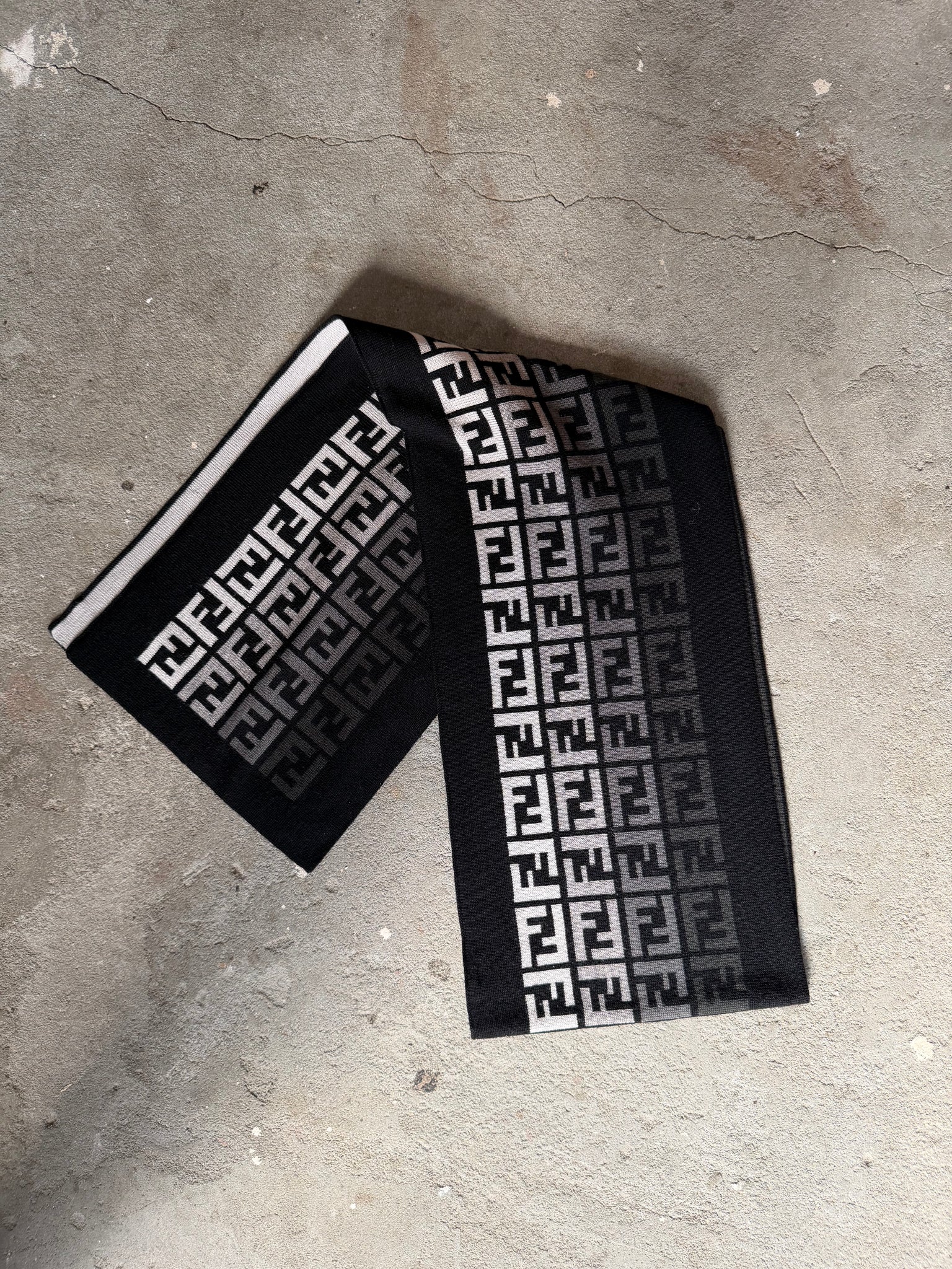 Fendi FF Zucca Gradient Wool Scarf Black/Grey