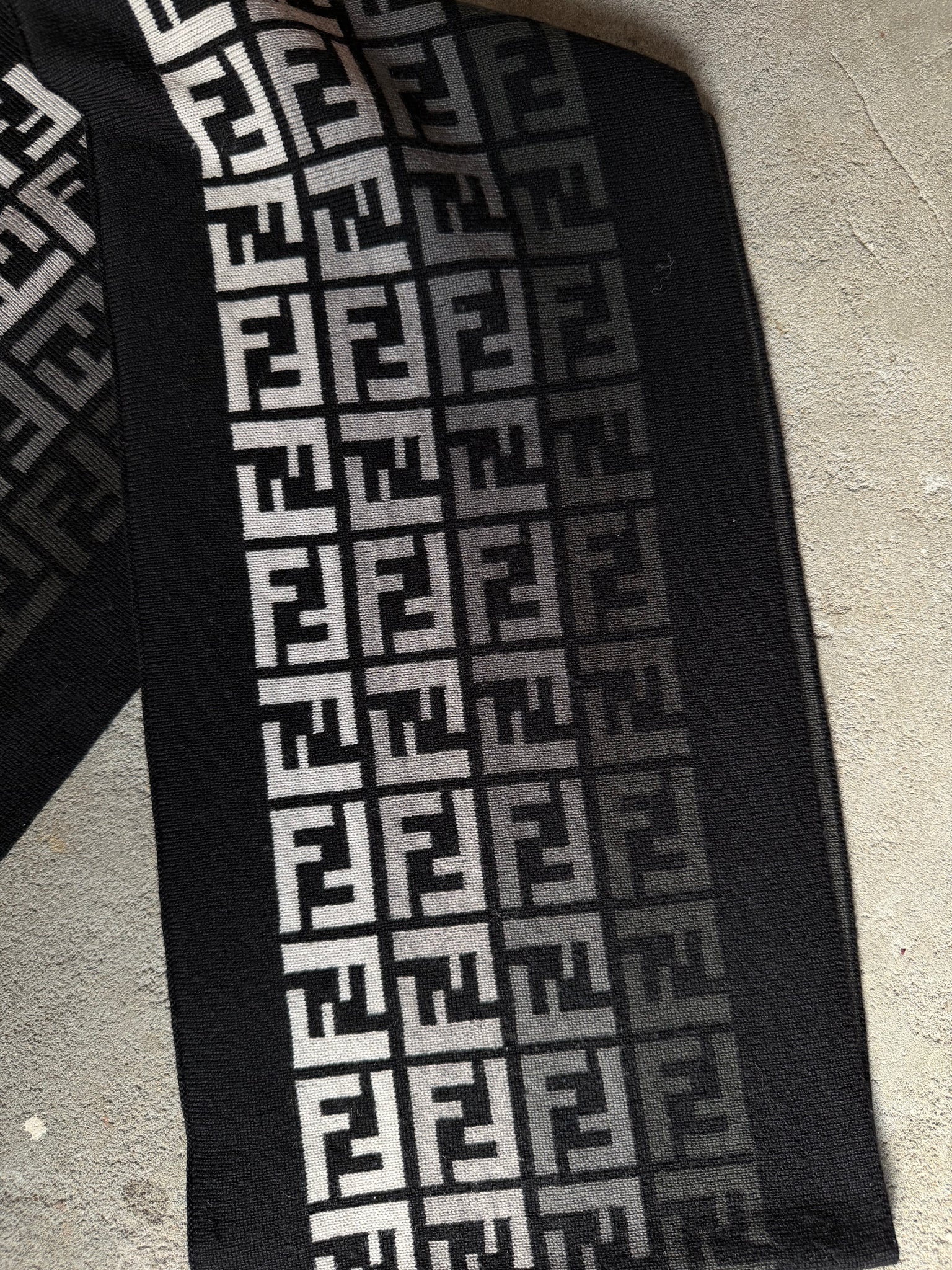 Fendi FF Zucca Gradient Wool Scarf Black/Grey