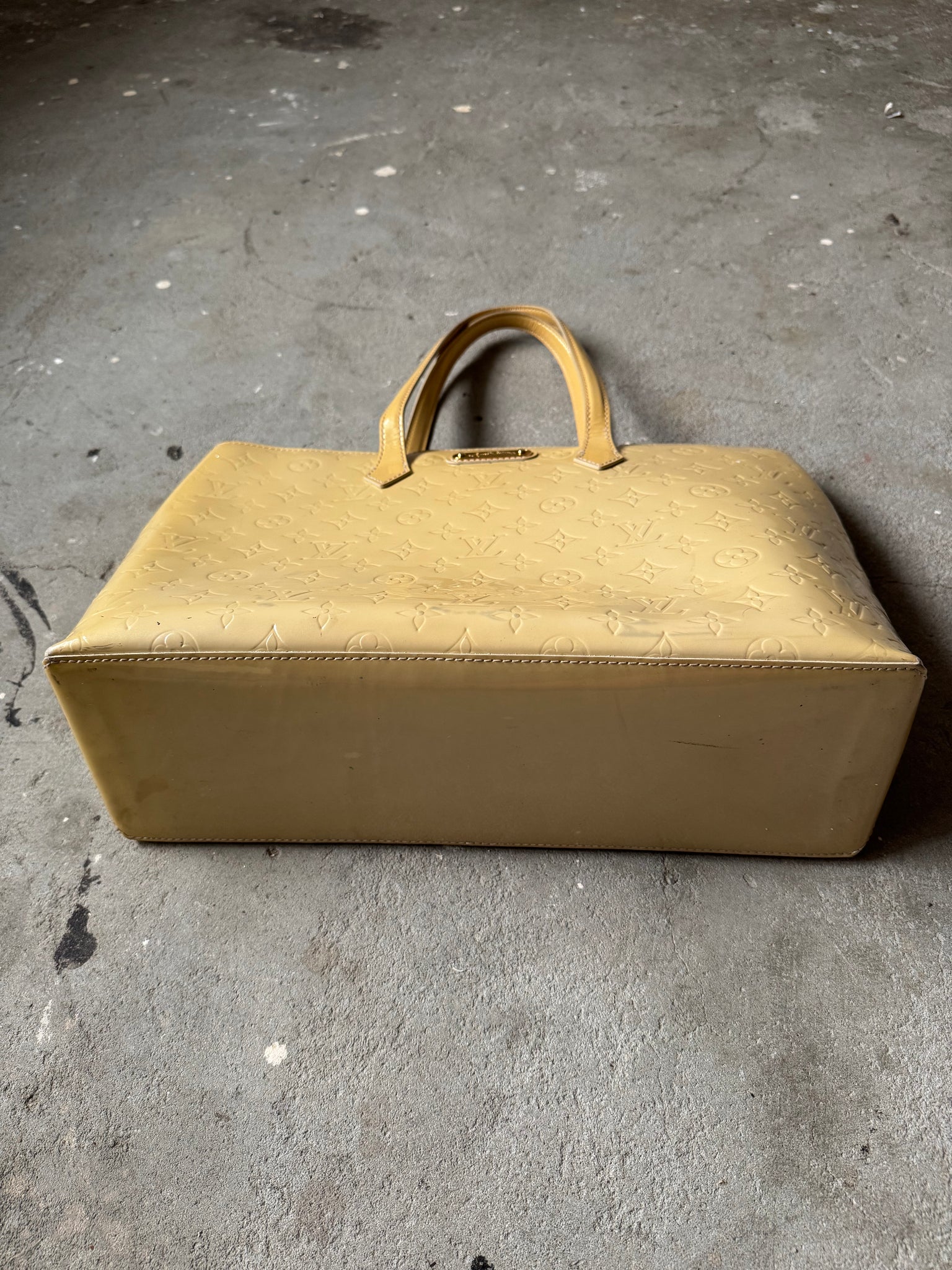 Louis Vuitton Monogram MM Wilshire Vernis Shoulder Bag Yellow