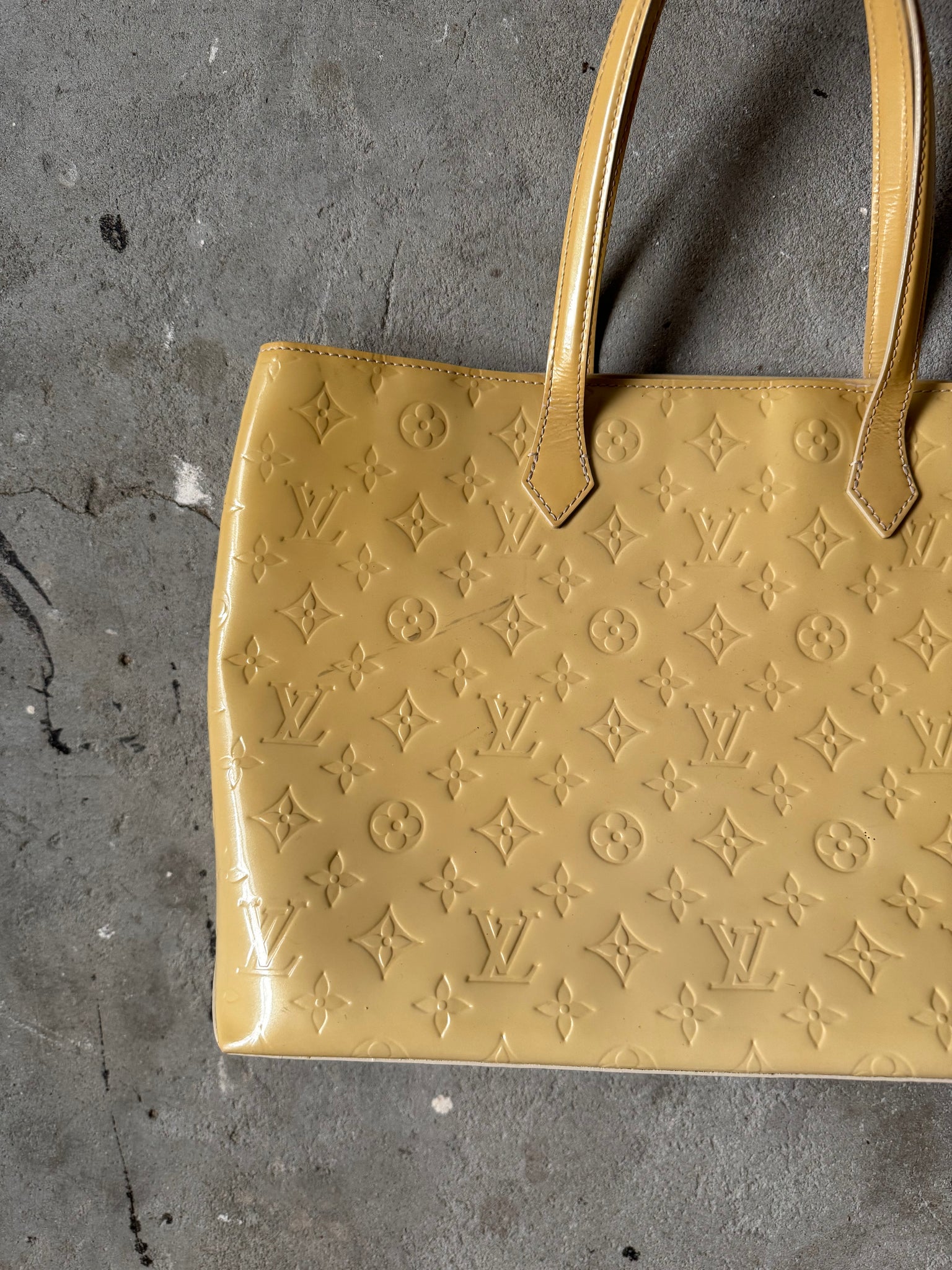 Louis Vuitton Monogram MM Wilshire Vernis Shoulder Bag Yellow