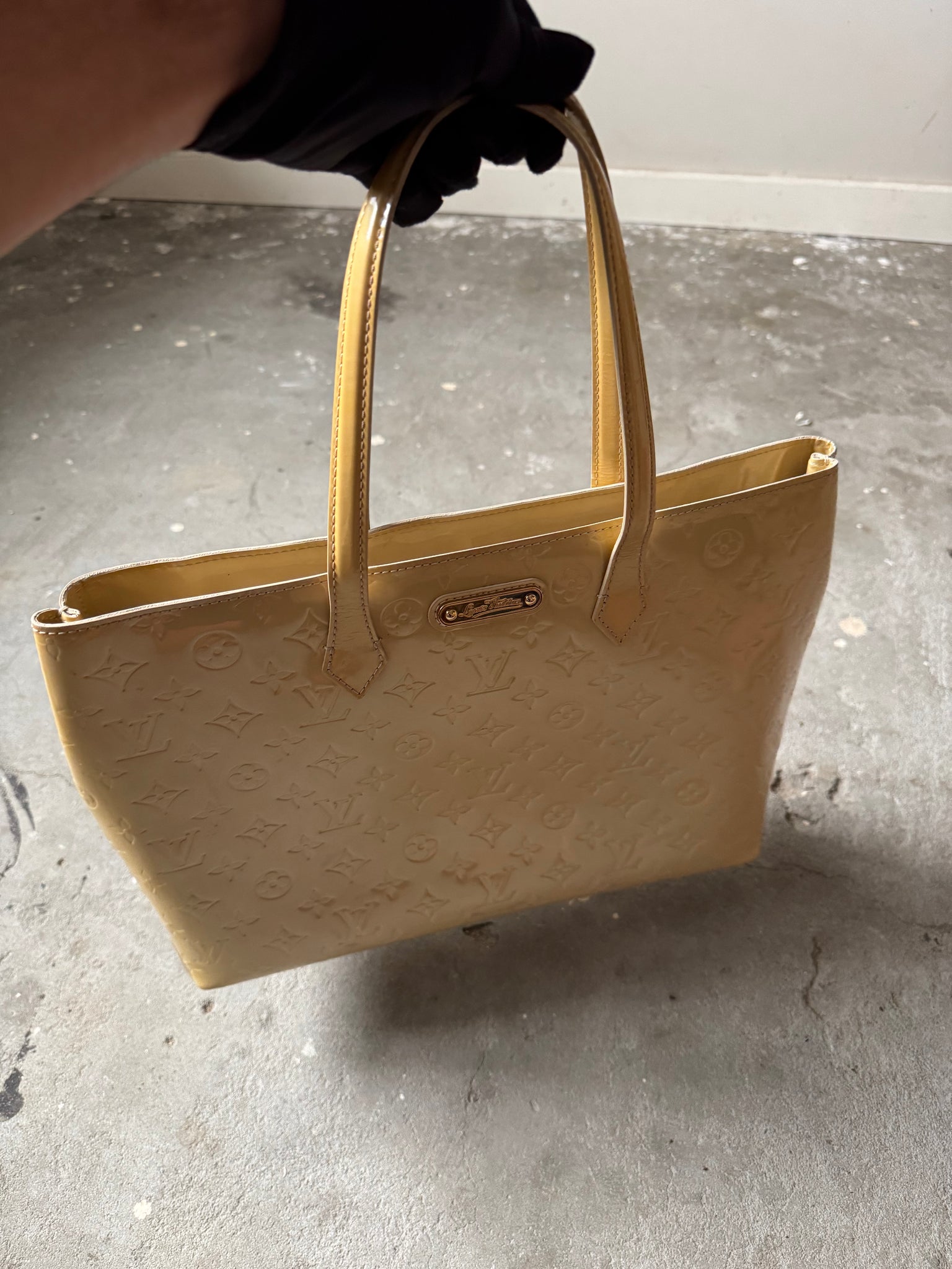 Louis Vuitton Monogram MM Wilshire Vernis Shoulder Bag Yellow