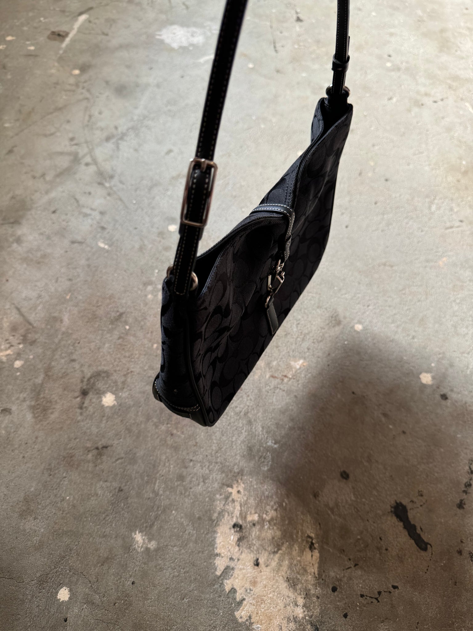 Coach Hobo Signature Clip Canvas Handbag 'Black'