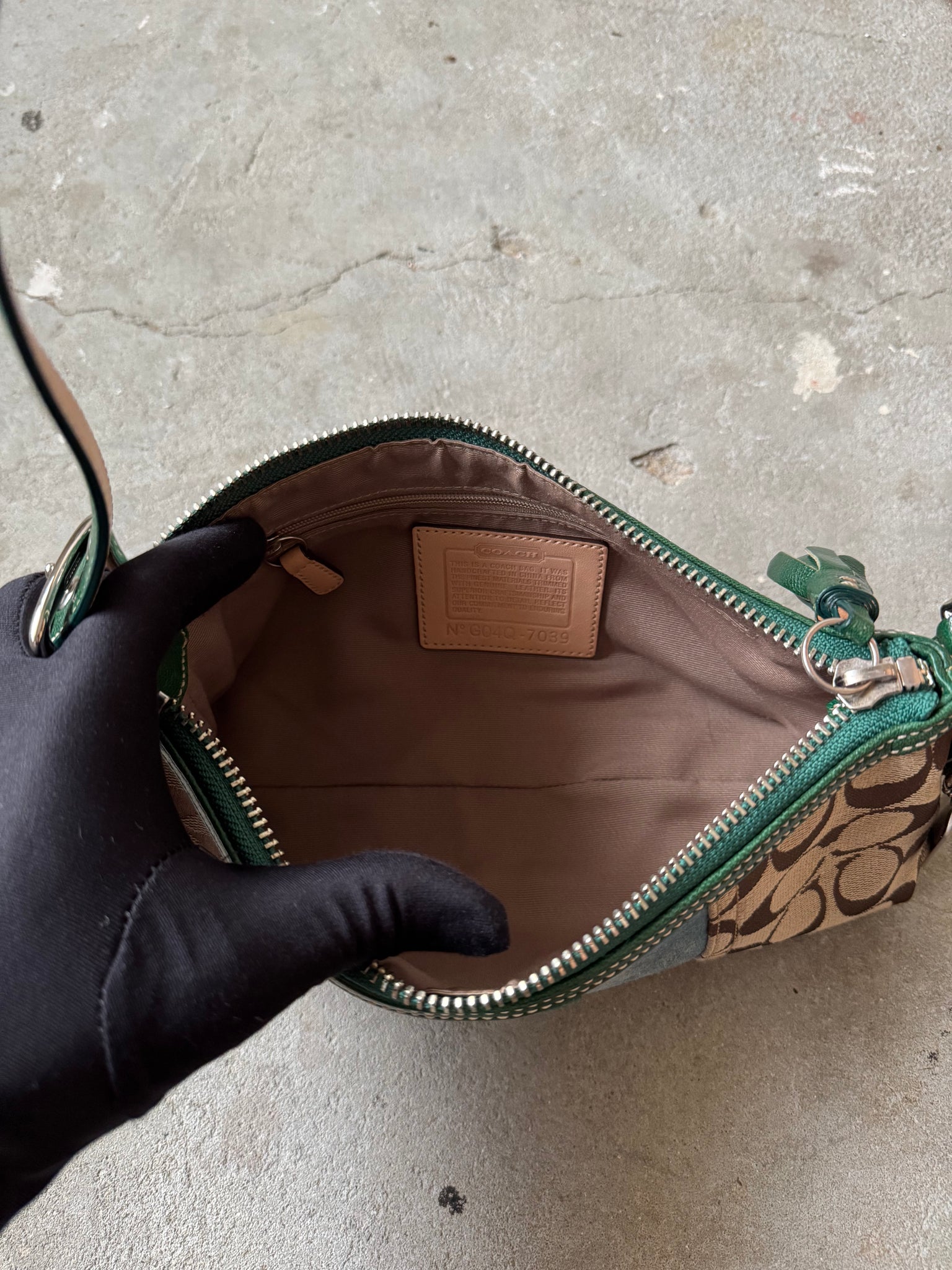 Coach Signature Hampton Strip Baguette Shoulder Bag Beige/Green