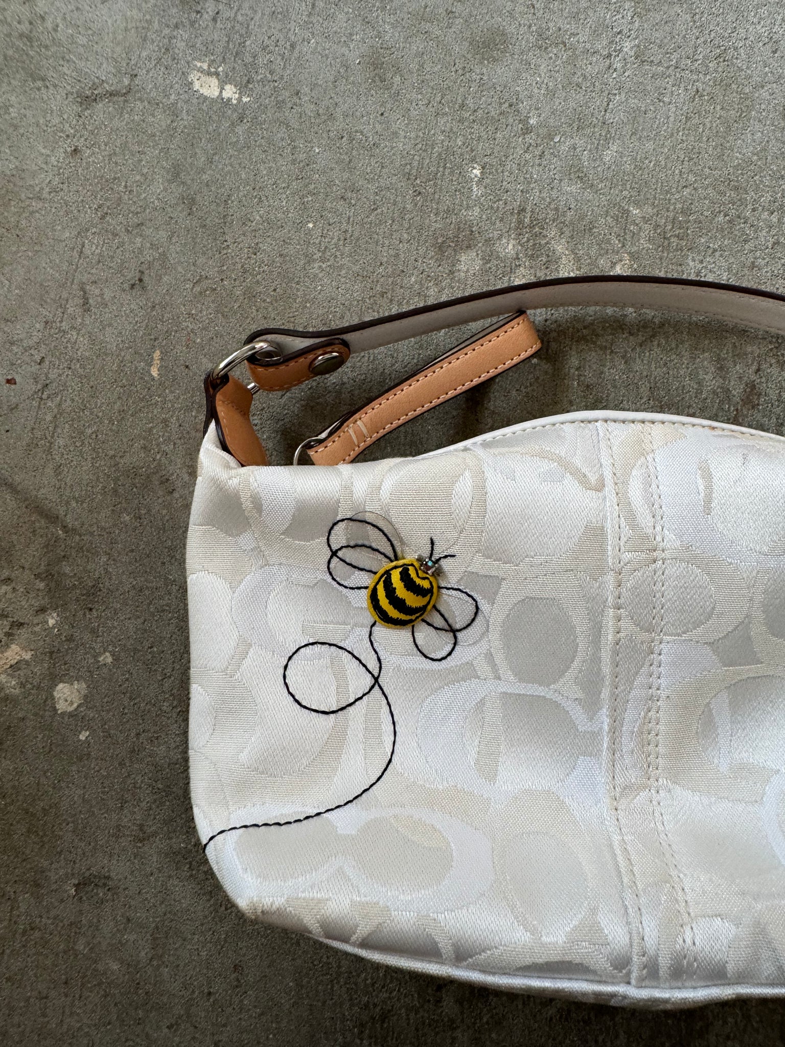 Coach Hobo Bumblebee Shoulder Bag White