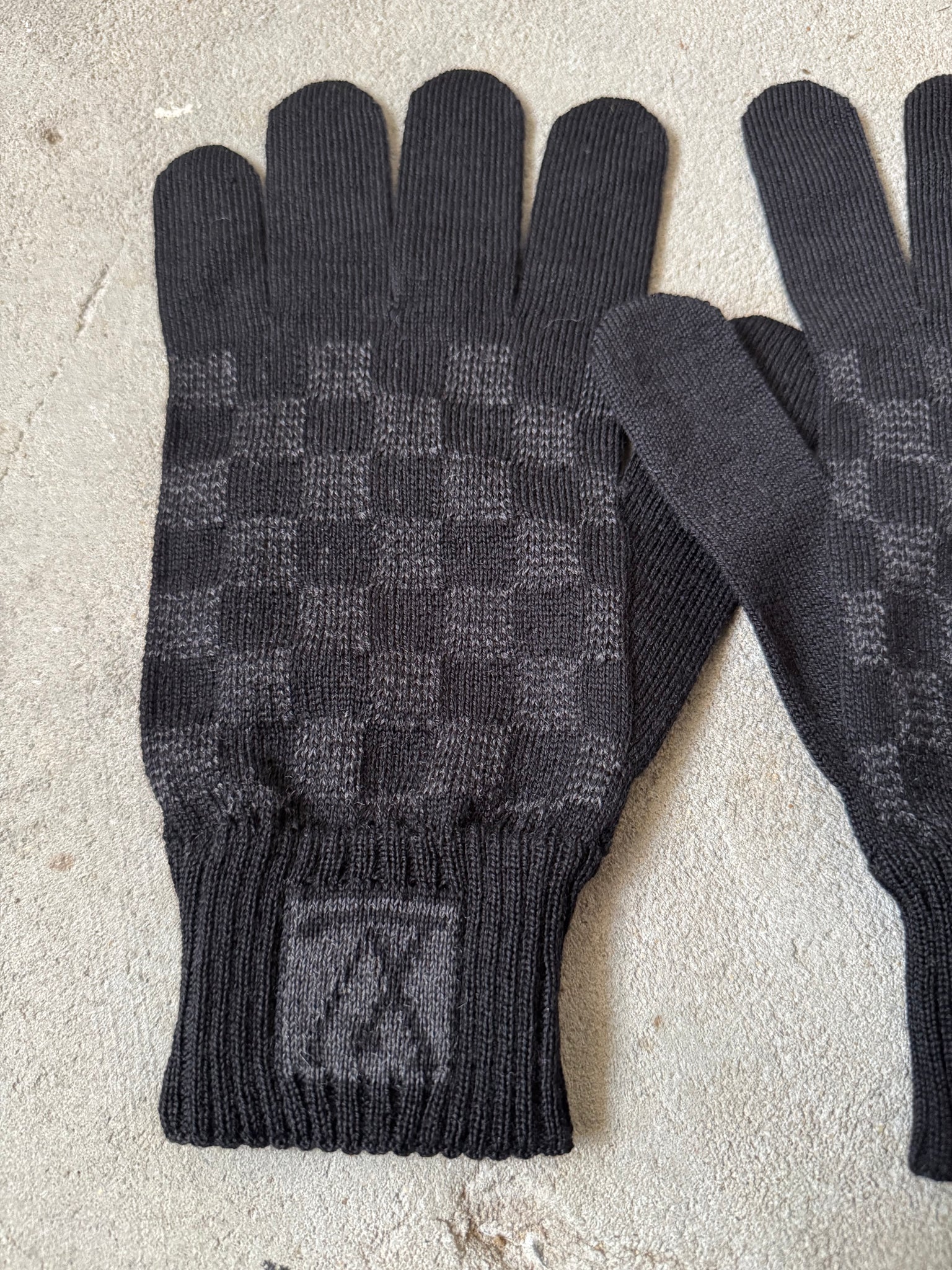 Louis Vuitton Neo Petit Damier Wool Gloves Black