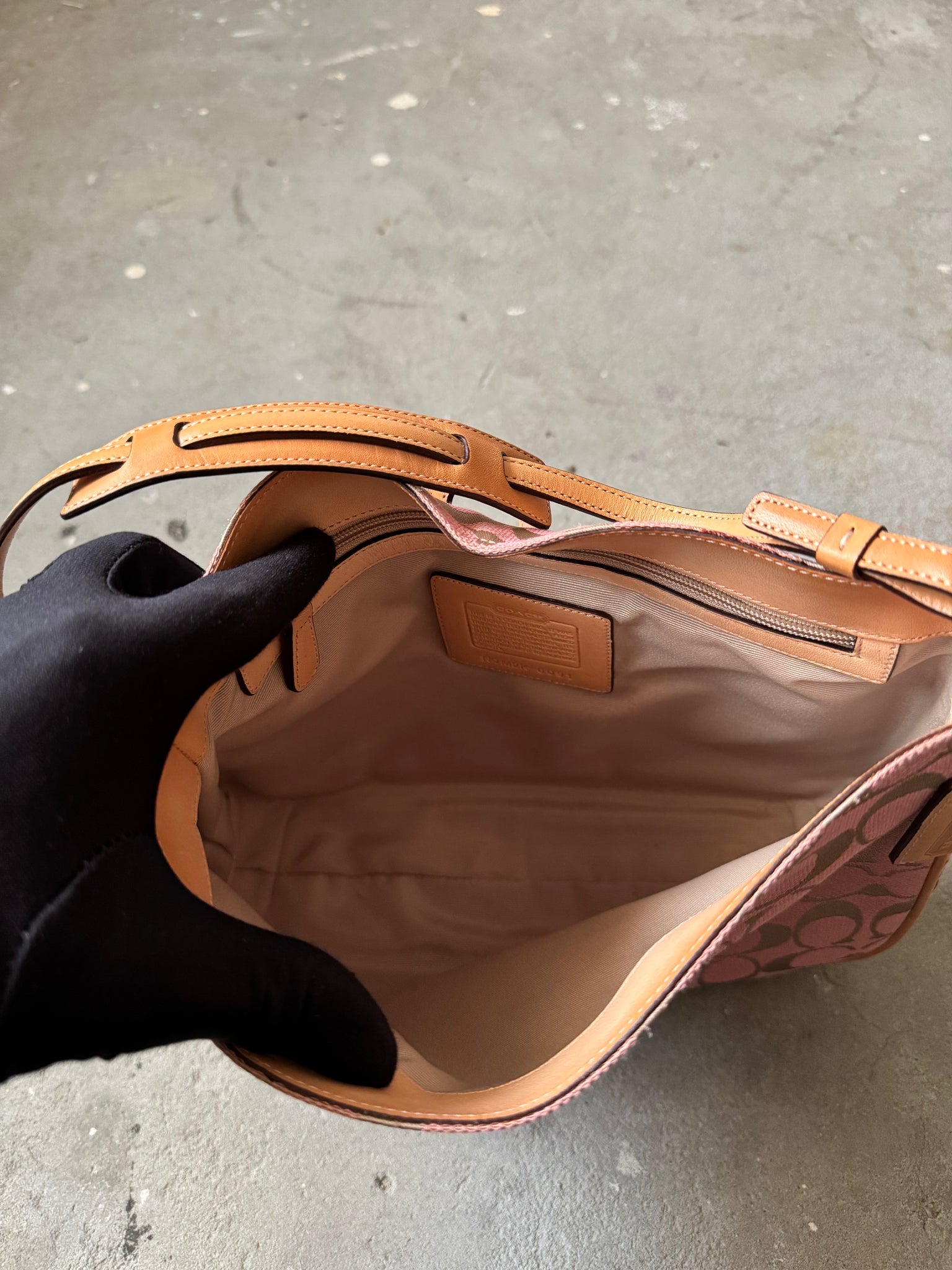 Coach Hobo Signature Clip Canvas Handbag Pink