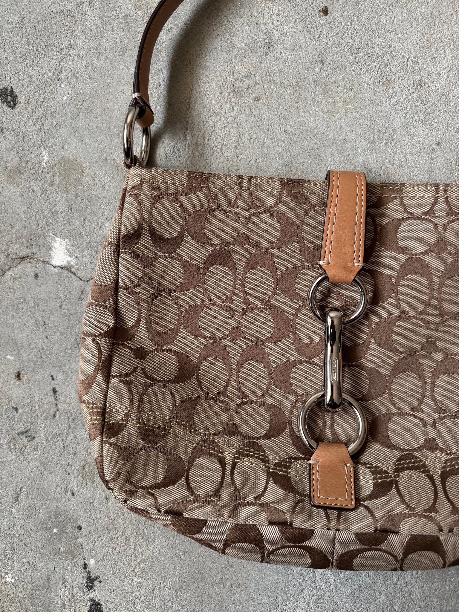 Coach Signature Hampton Hobo Clip Shoulder Bag Beige