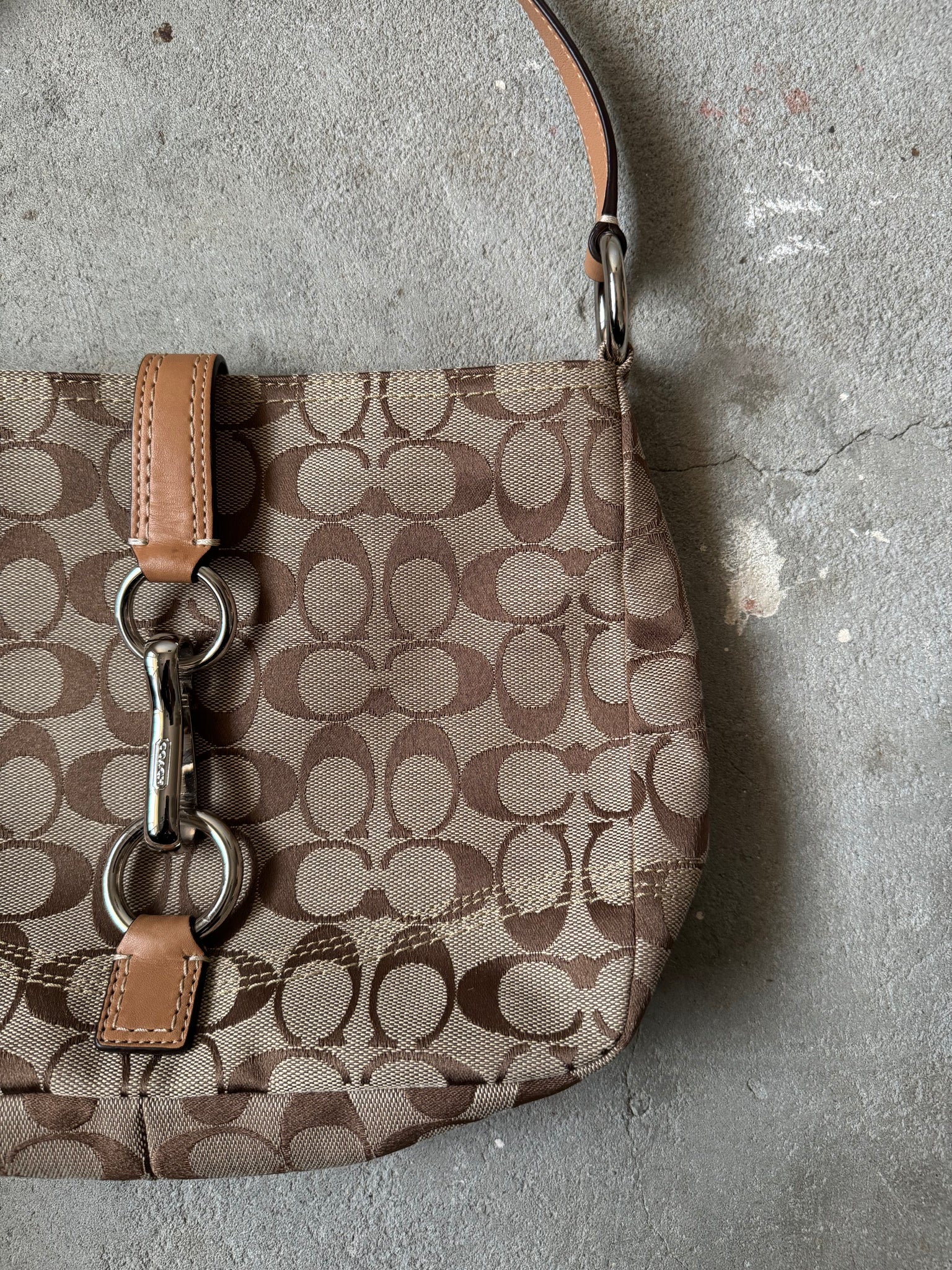 Coach Signature Hampton Hobo Clip Shoulder Bag Beige