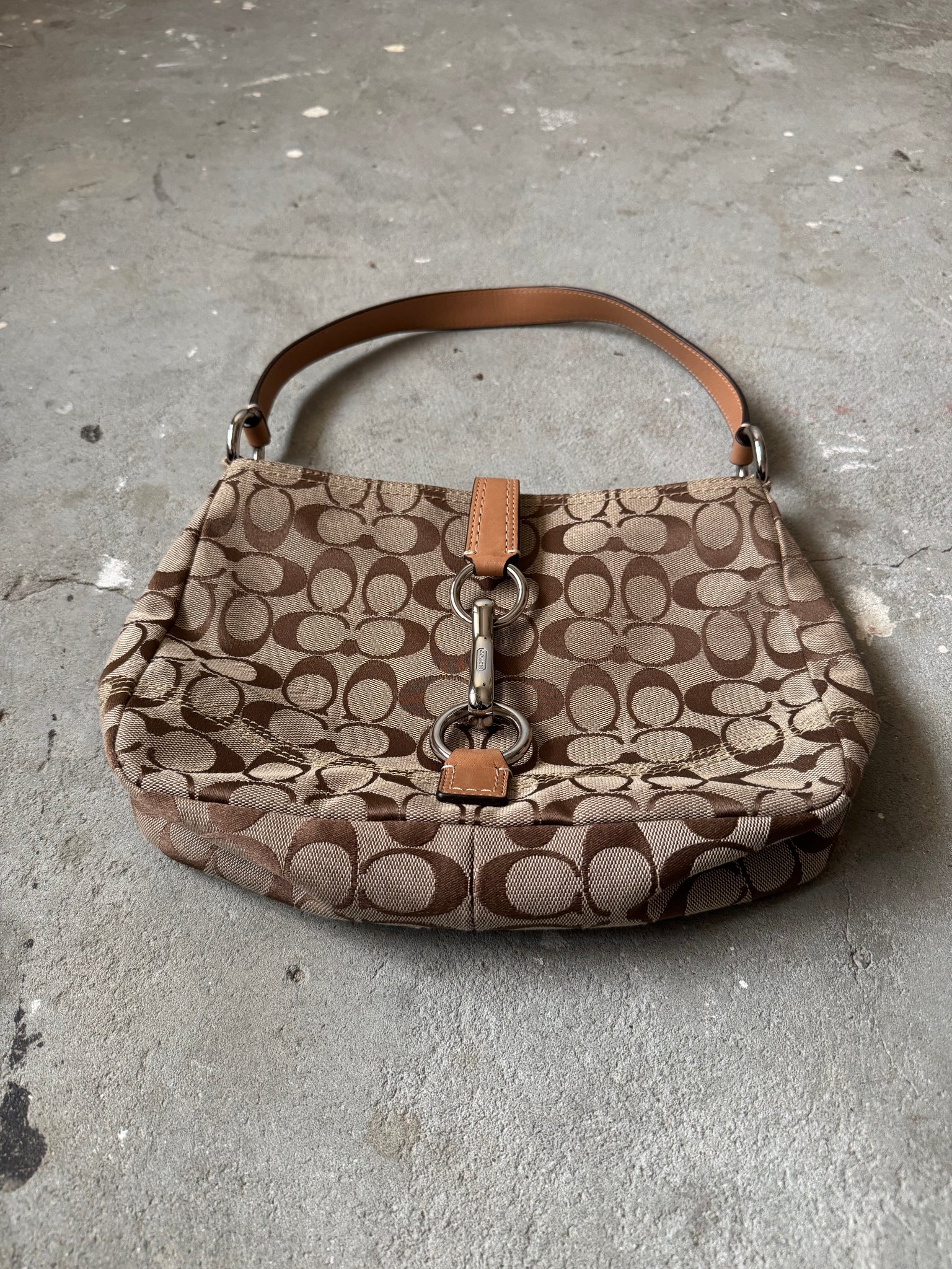 Coach Signature Hampton Hobo Clip Shoulder Bag Beige