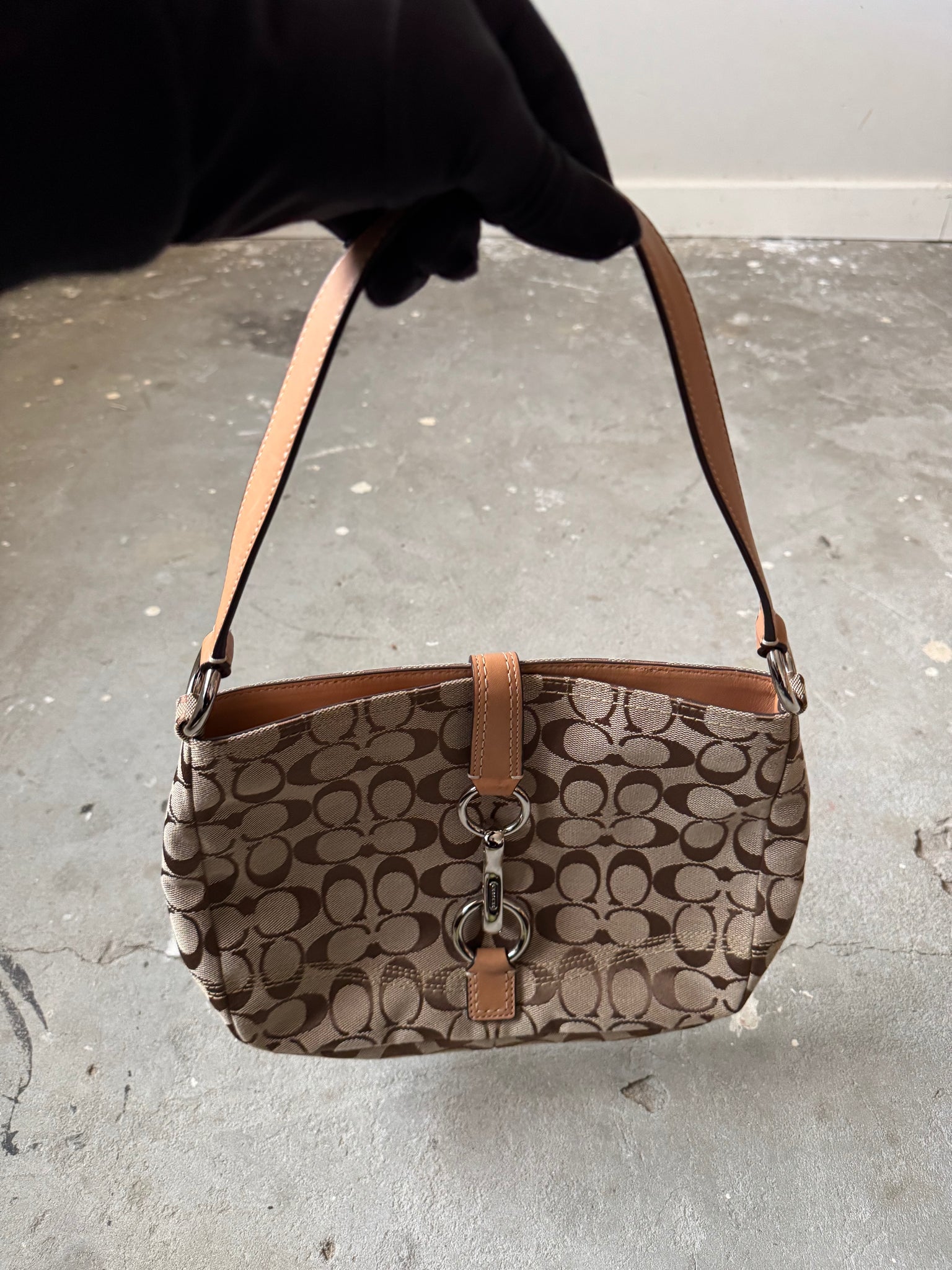Coach Signature Hampton Hobo Clip Shoulder Bag Beige