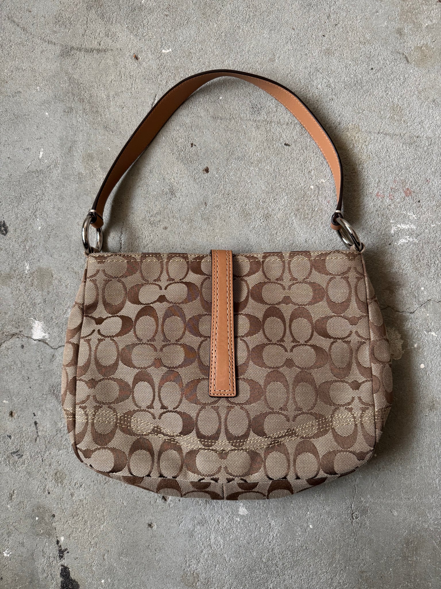 Coach Signature Hampton Hobo Clip Shoulder Bag Beige