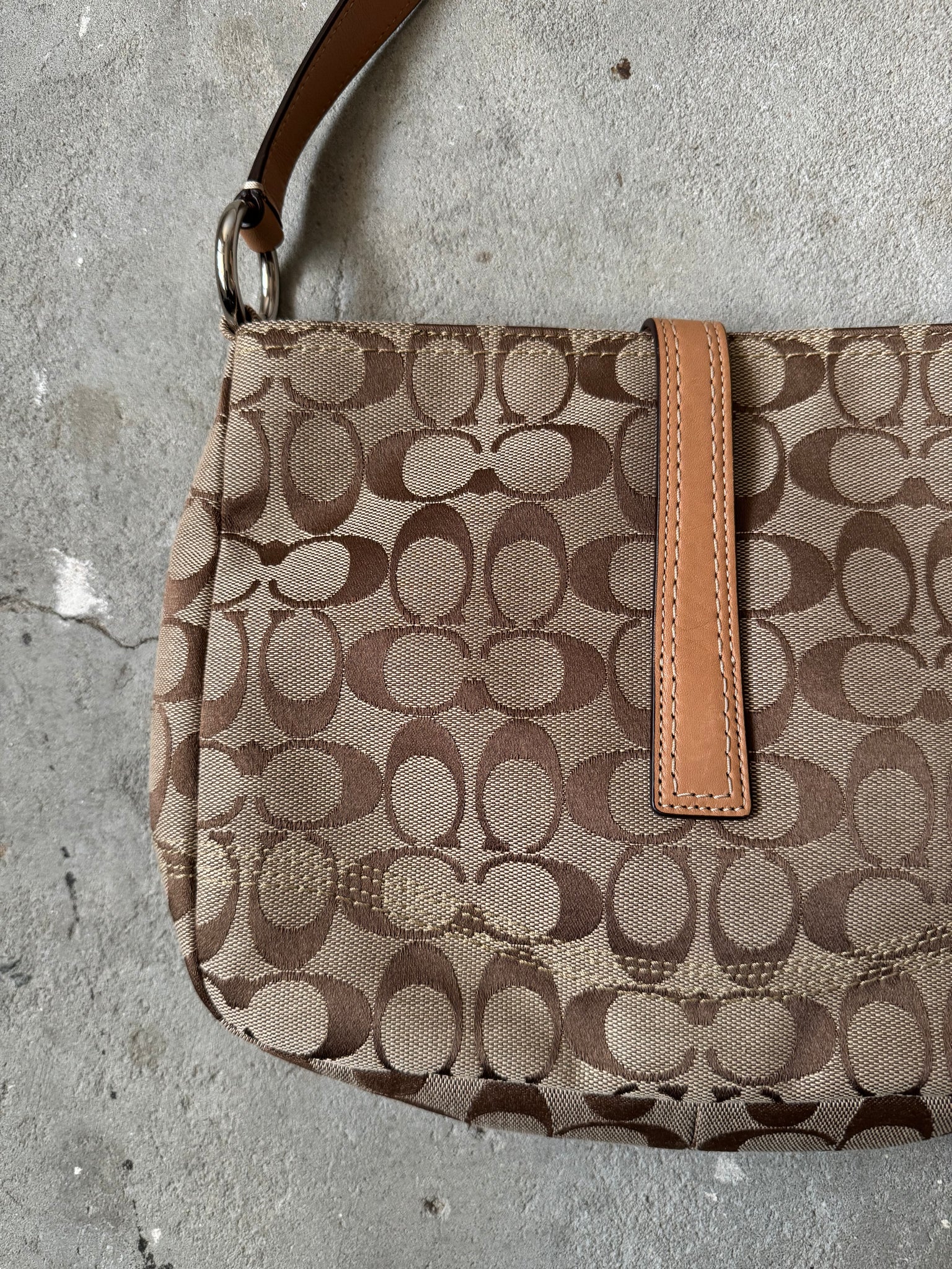 Coach Signature Hampton Hobo Clip Shoulder Bag Beige