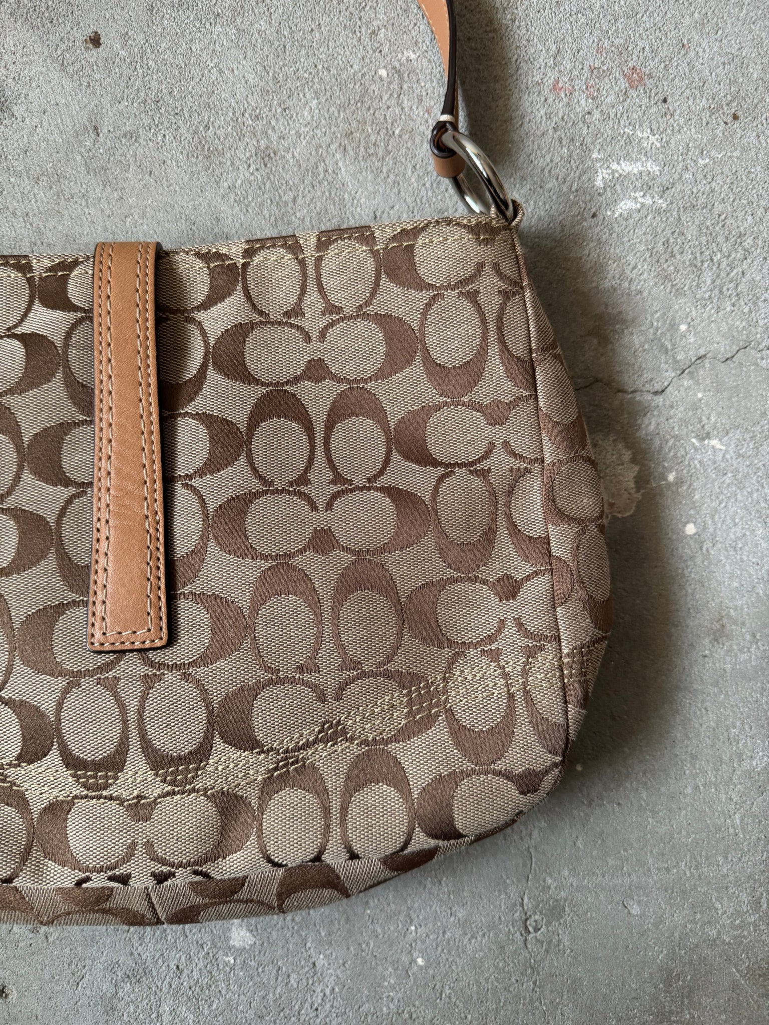 Coach Signature Hampton Hobo Clip Shoulder Bag Beige