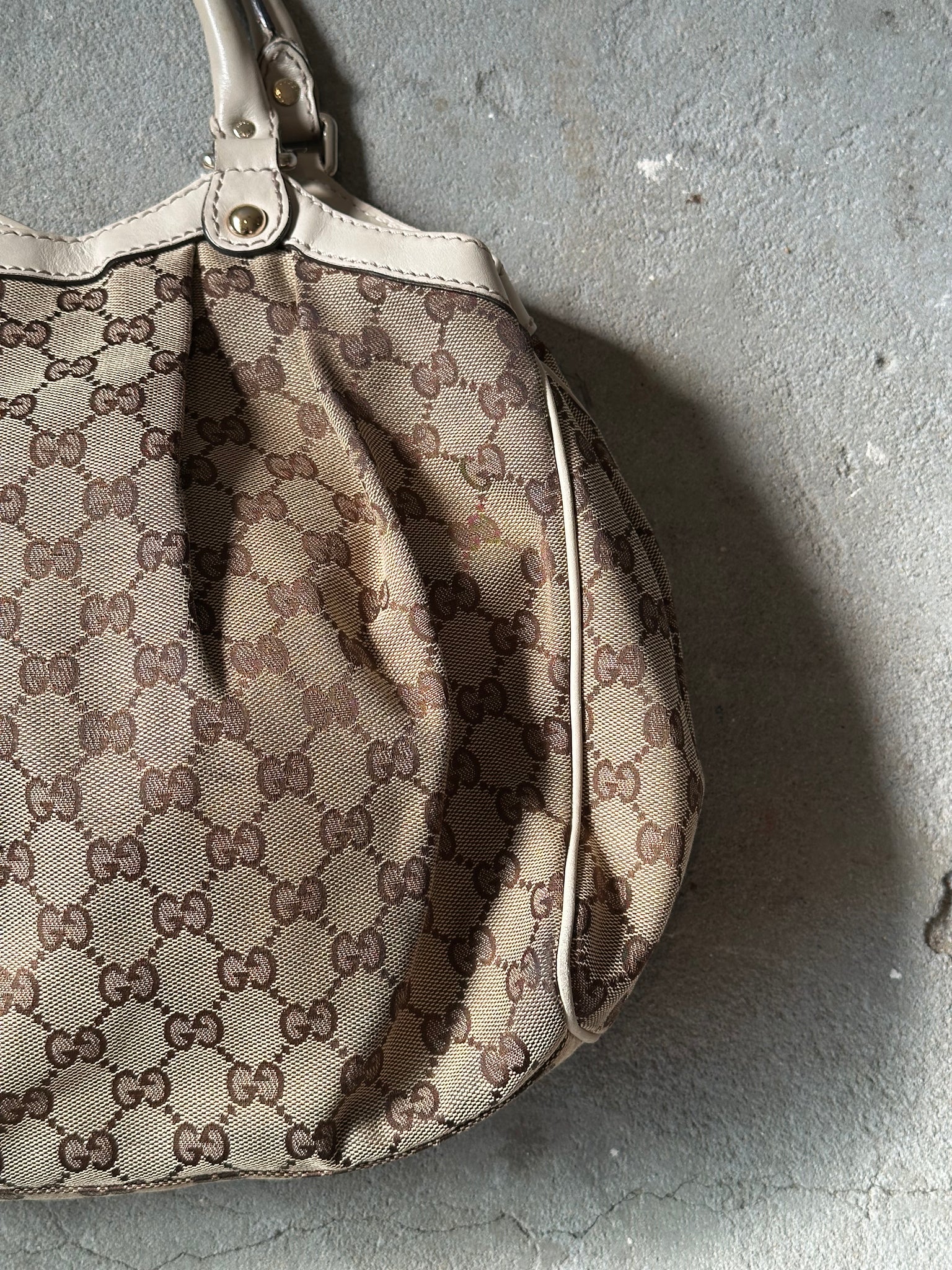 Gucci GG Monogram Sukey Shoulder Bag Beige/White