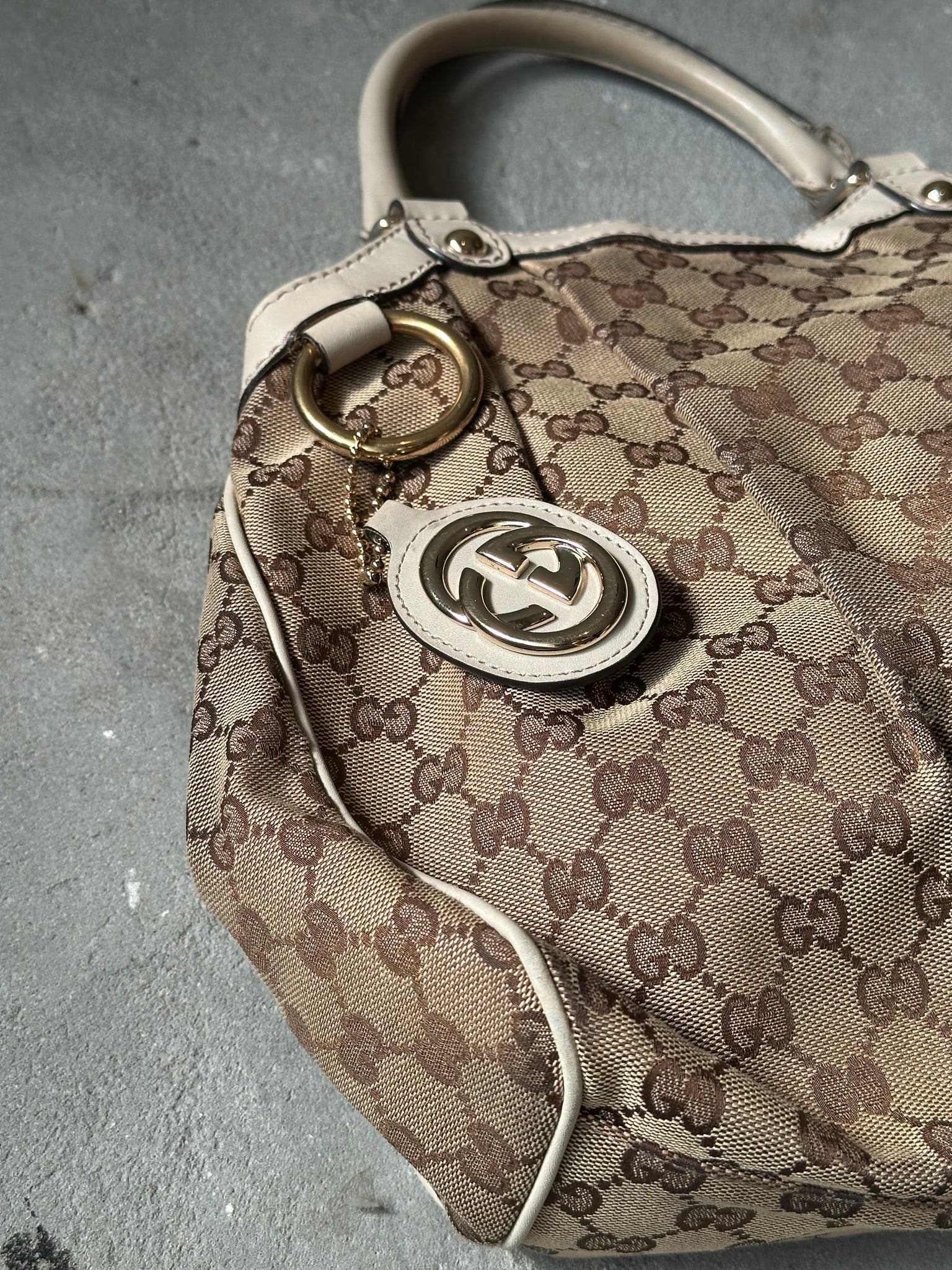 Gucci GG Monogram Sukey Shoulder Bag Beige/White