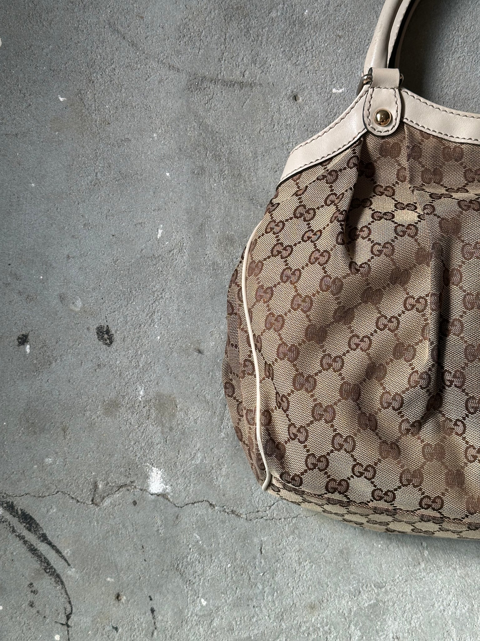 Gucci GG Monogram Sukey Shoulder Bag Beige/White