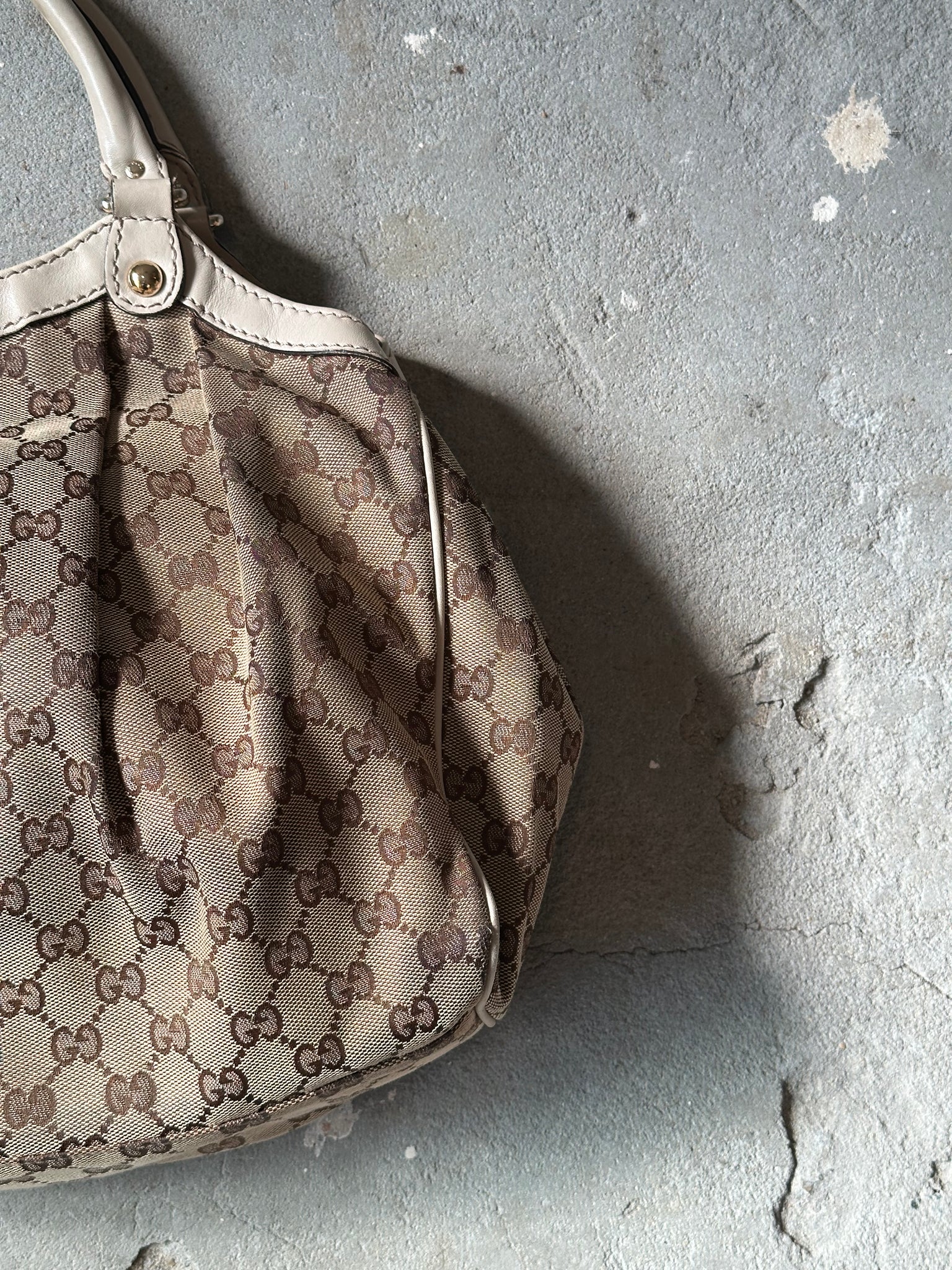 Gucci GG Monogram Sukey Shoulder Bag Beige/White