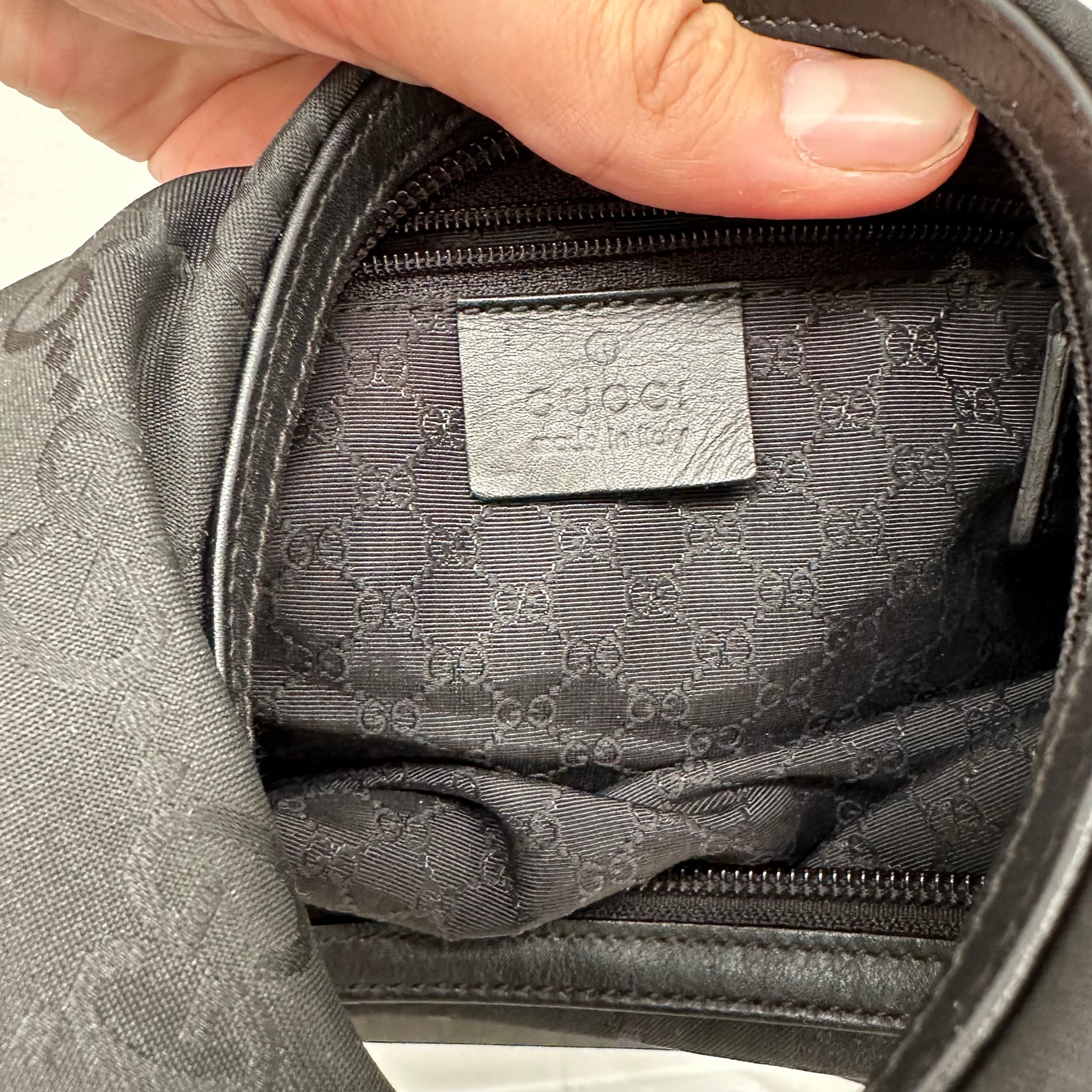 Gucci Hobo Style Shoulder Bag Black