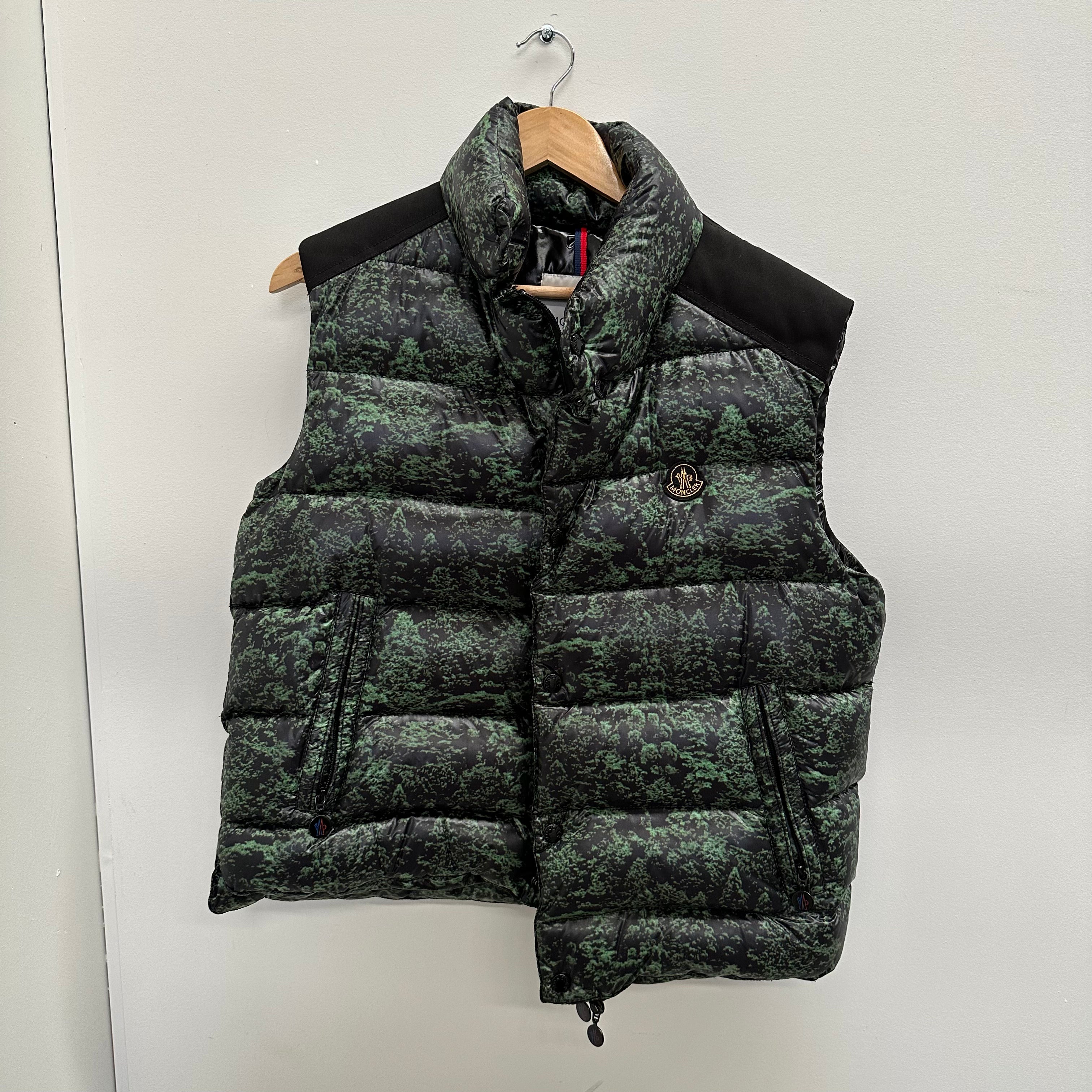 Moncler pharrell outlet vest