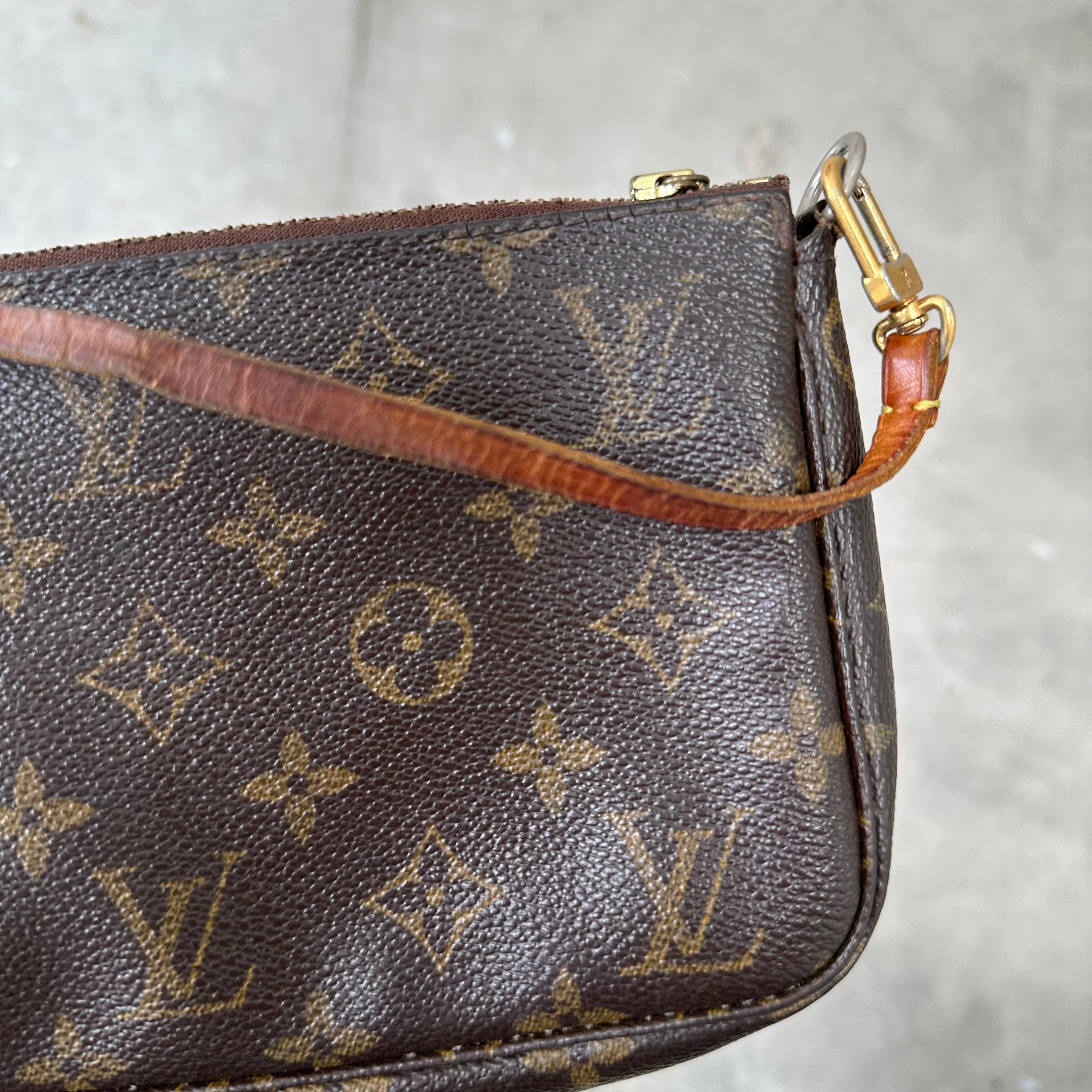 Louis Vuitton Monogram Chain Pochette Bag – Curated by Charbel
