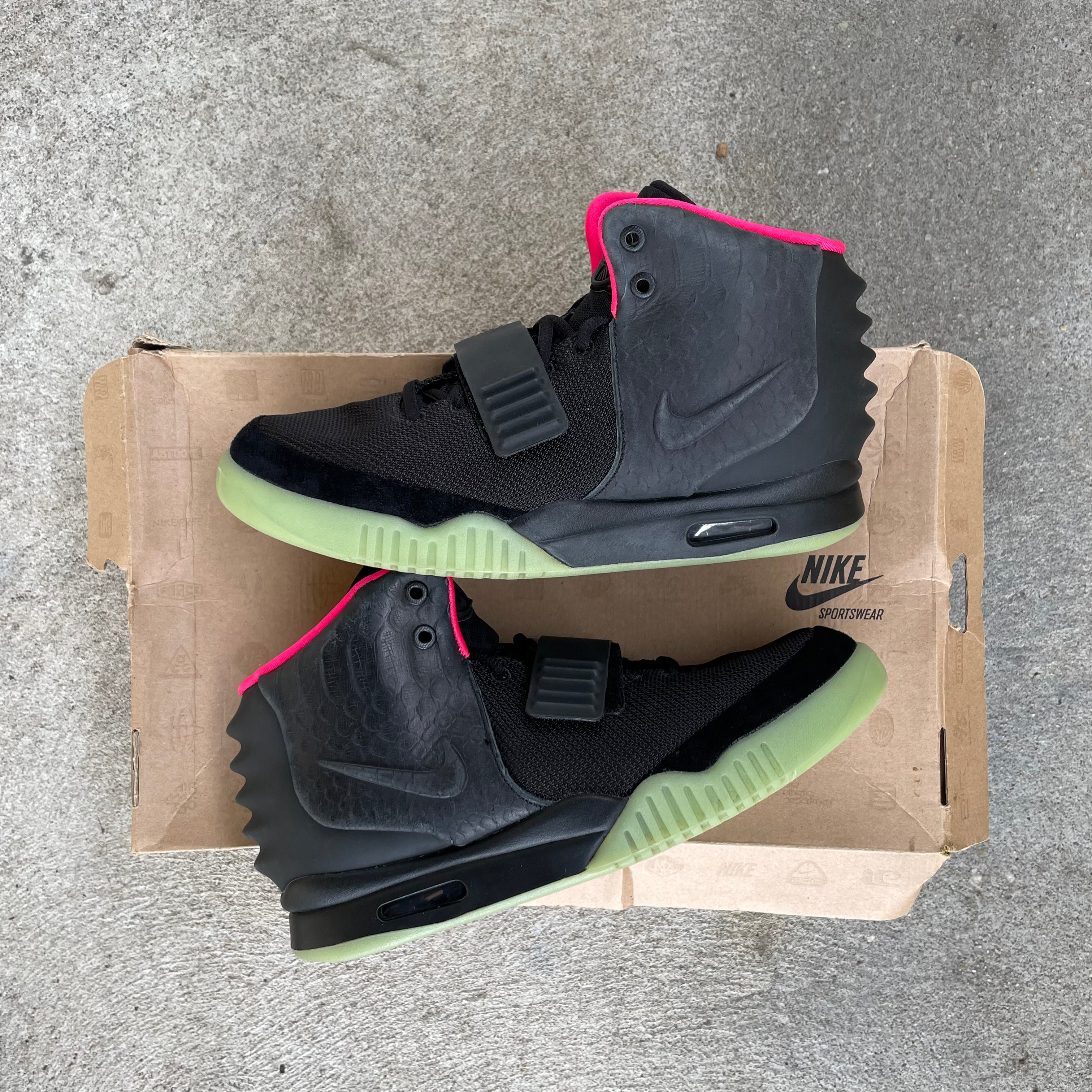 trabajo duro tomar Injusto Nike Air Yeezy 2 Solar Red US10 – Curated by Charbel