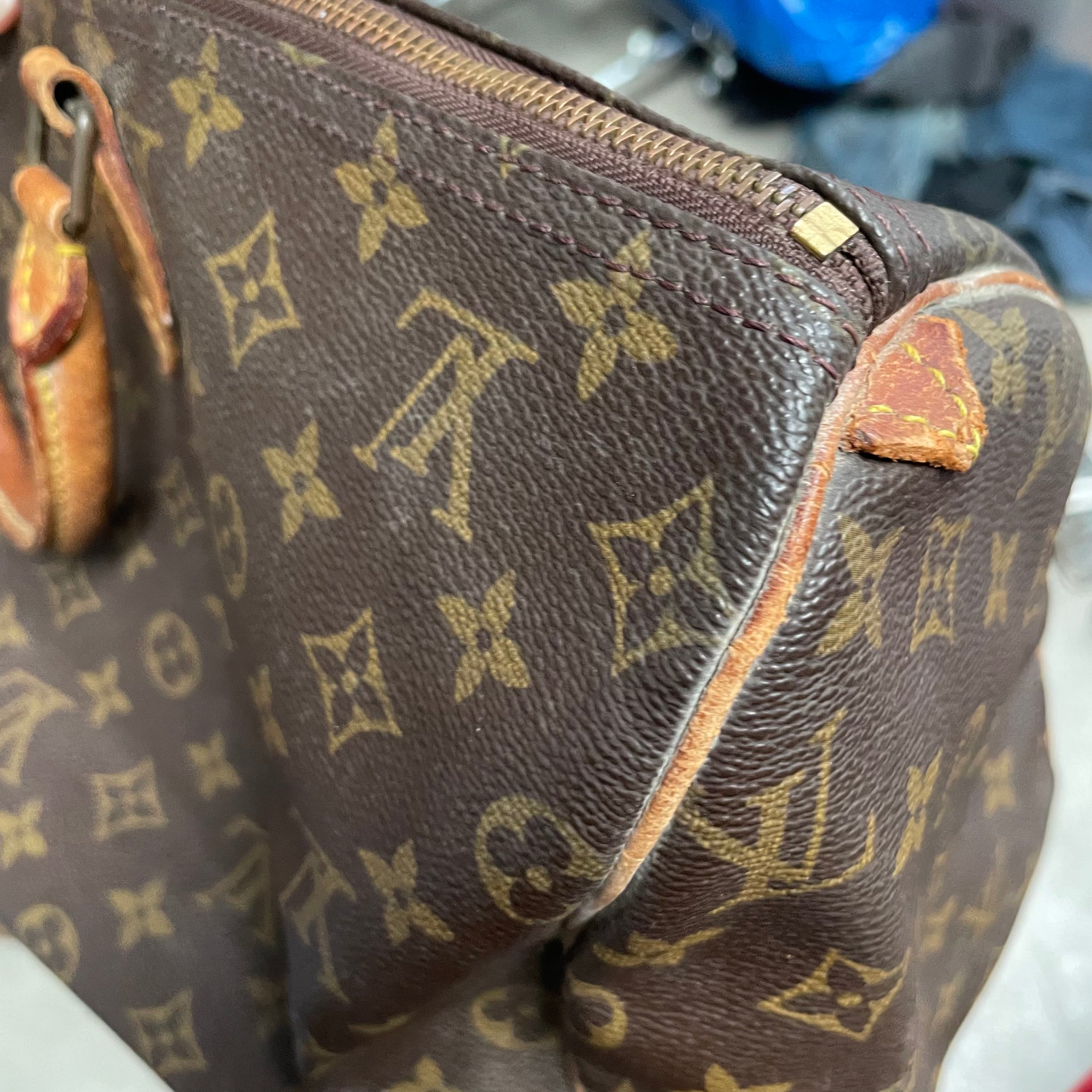 Louis Vuitton Speedy 40 Hand Bag