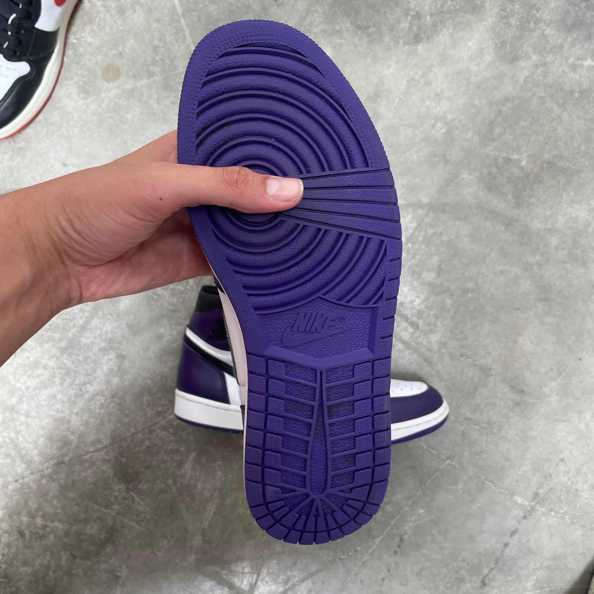 Jordan 1 Retro High Court Purple 2.0 US9.5
