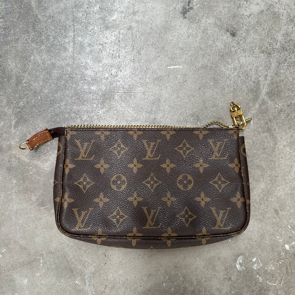 Louis Vuitton Monogram Pochette Bag – Curated by Charbel